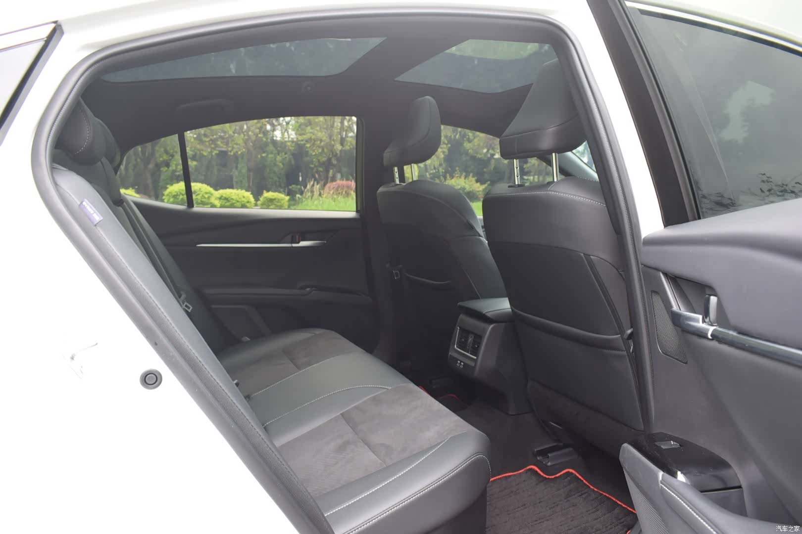 Toyota Camry, 2025 14