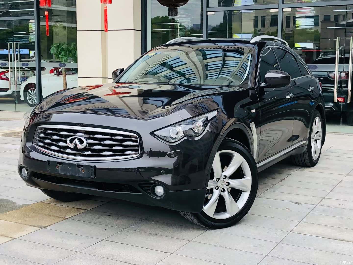 Infiniti FX35, 2011 1