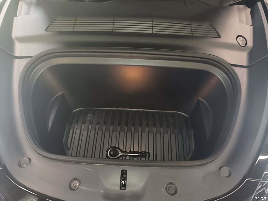 Tesla Model Y, 2023 20