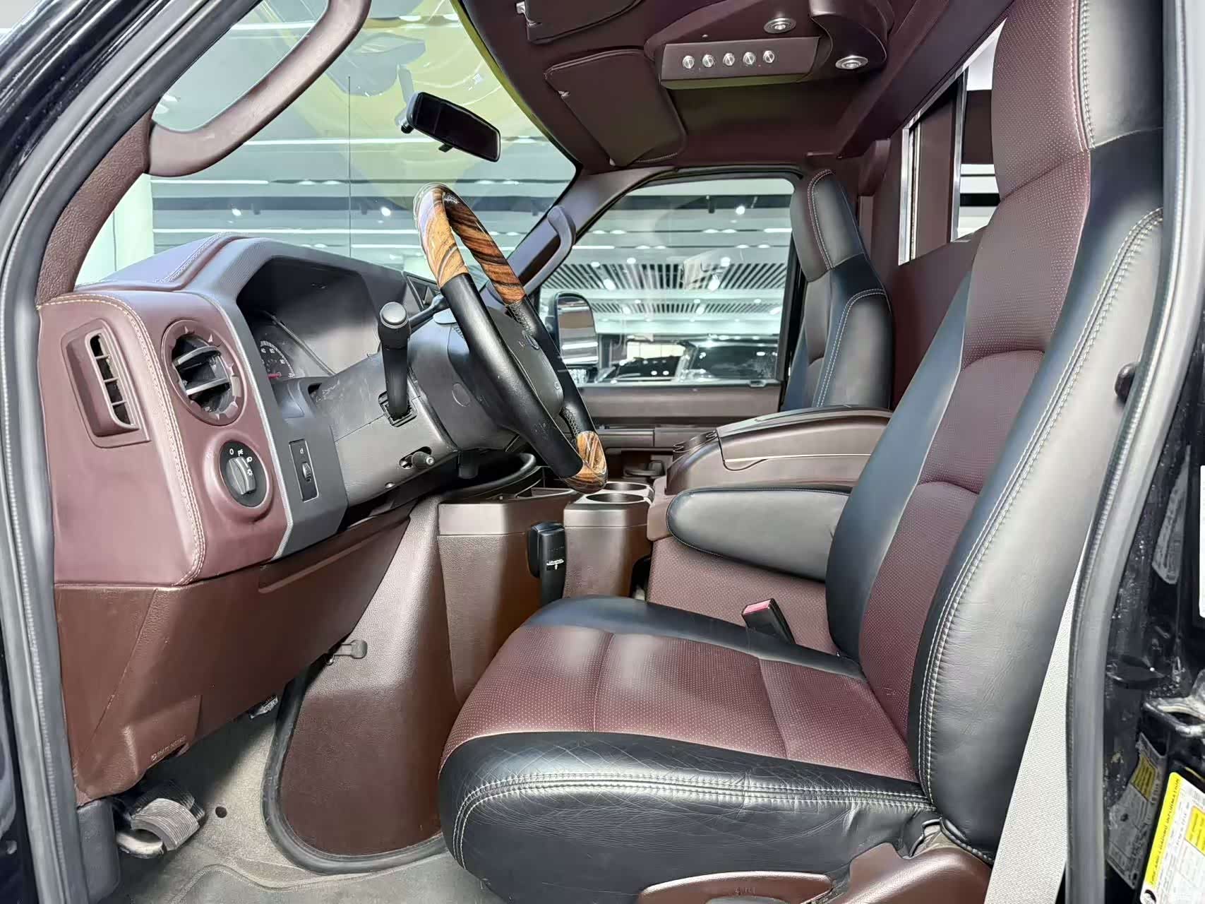 Ford E350, 2019 8