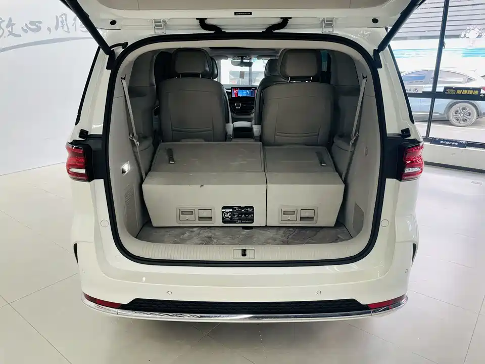 Roewe iMAX8