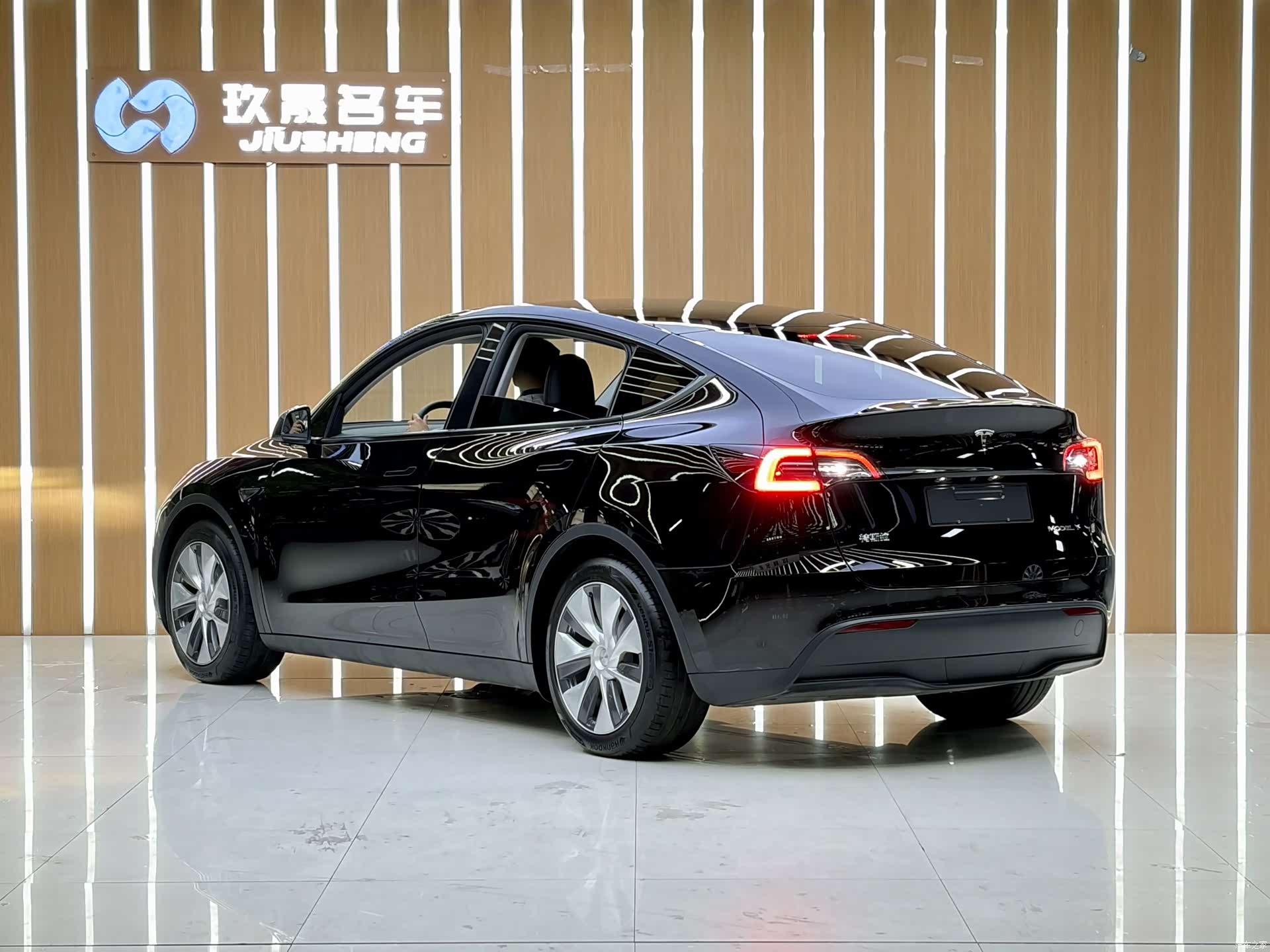 Tesla Model Y, 2022 16