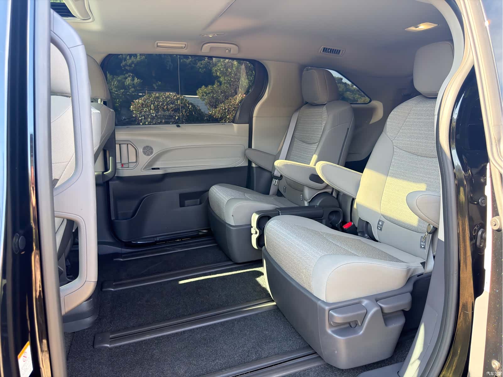 Toyota Sienna, 2025 11