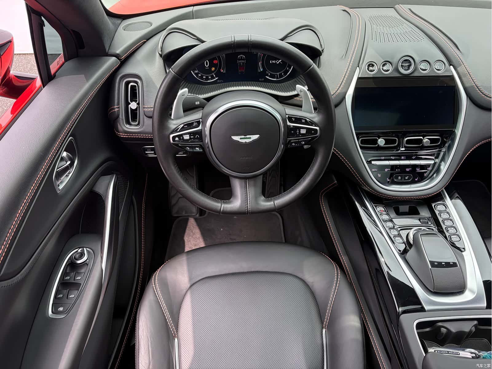 Aston Martin DBX, 2022 7