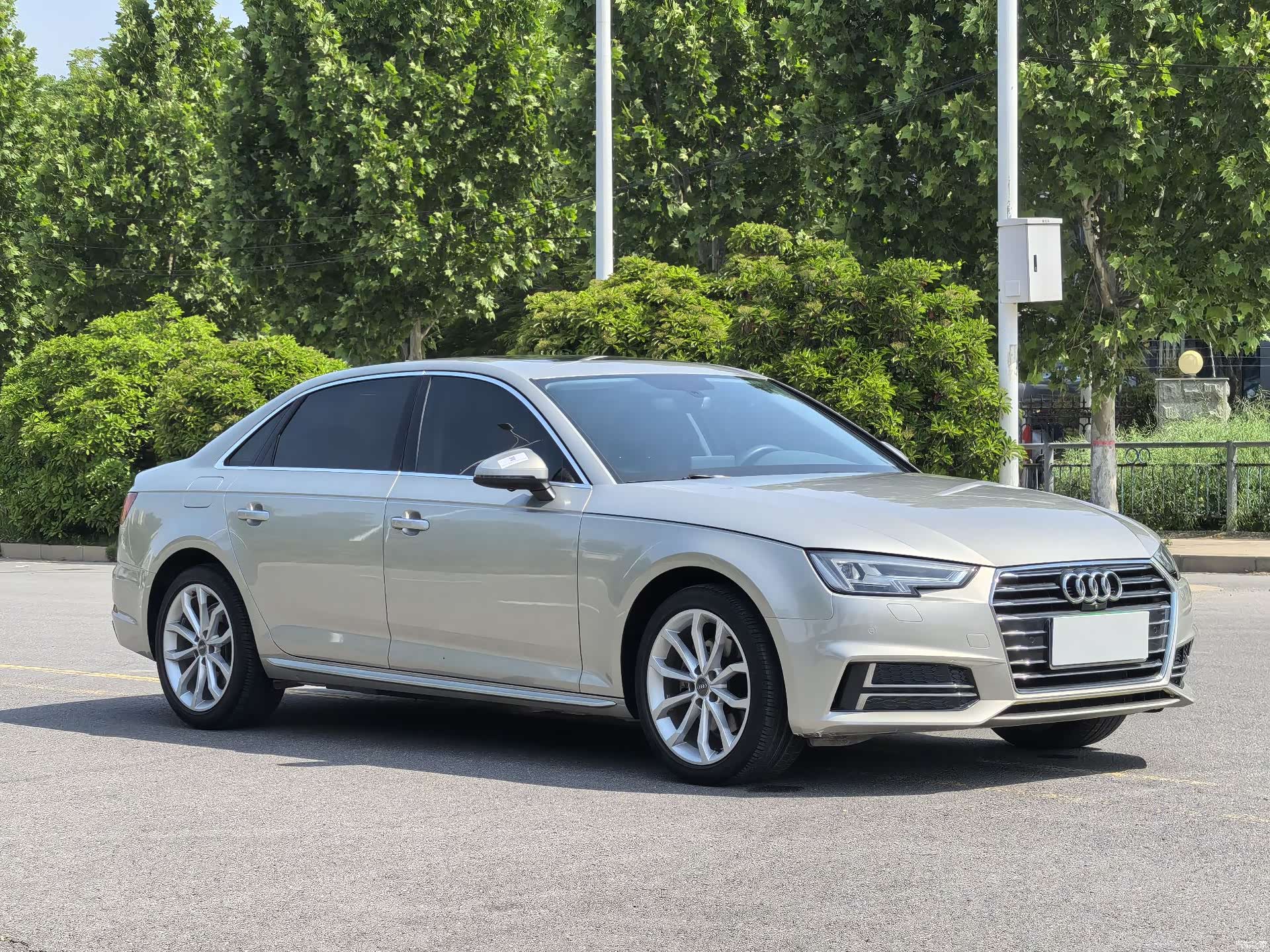 Audi A4L, 2019 3