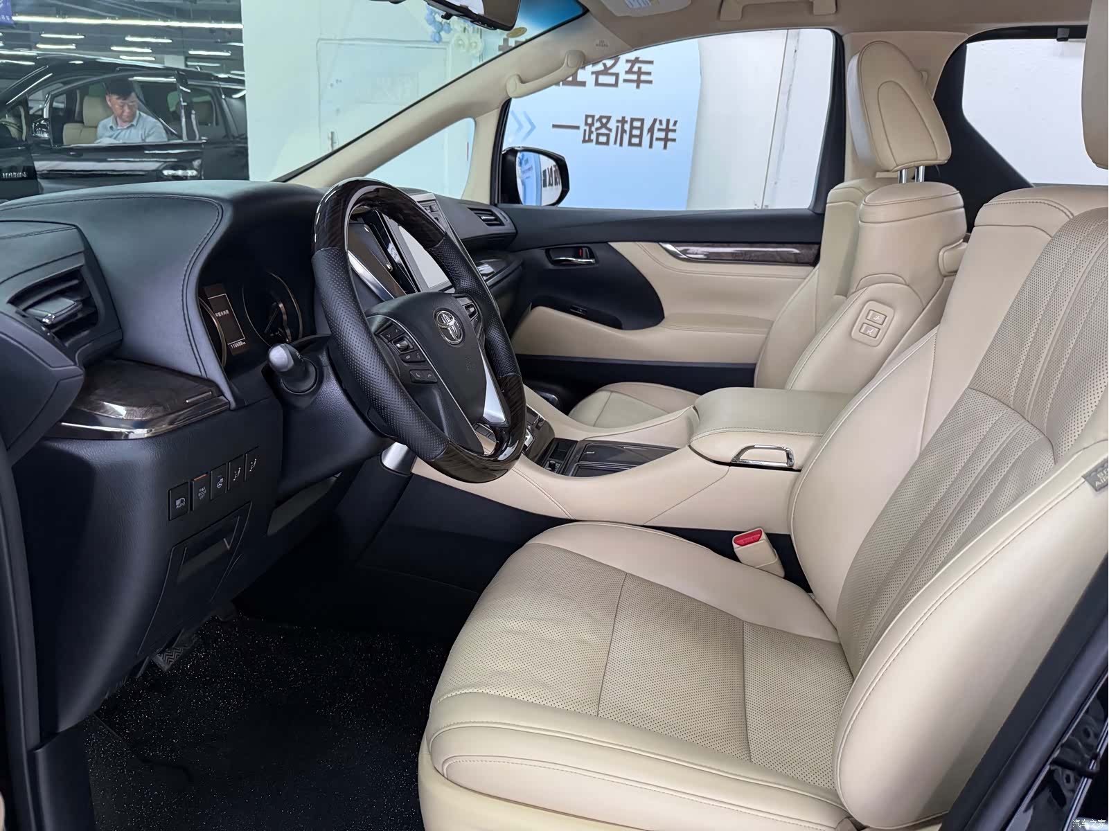Toyota Vellfire, 2020 2