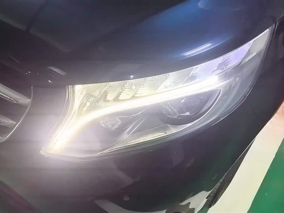 Mercedes-Benz V-class