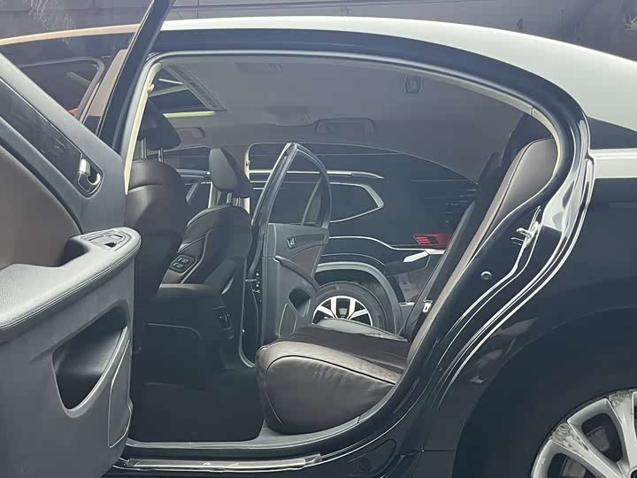 Hongqi H7, 2018 года фото 13