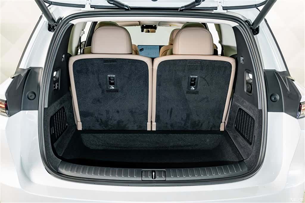 Li Auto i8, 2026 26