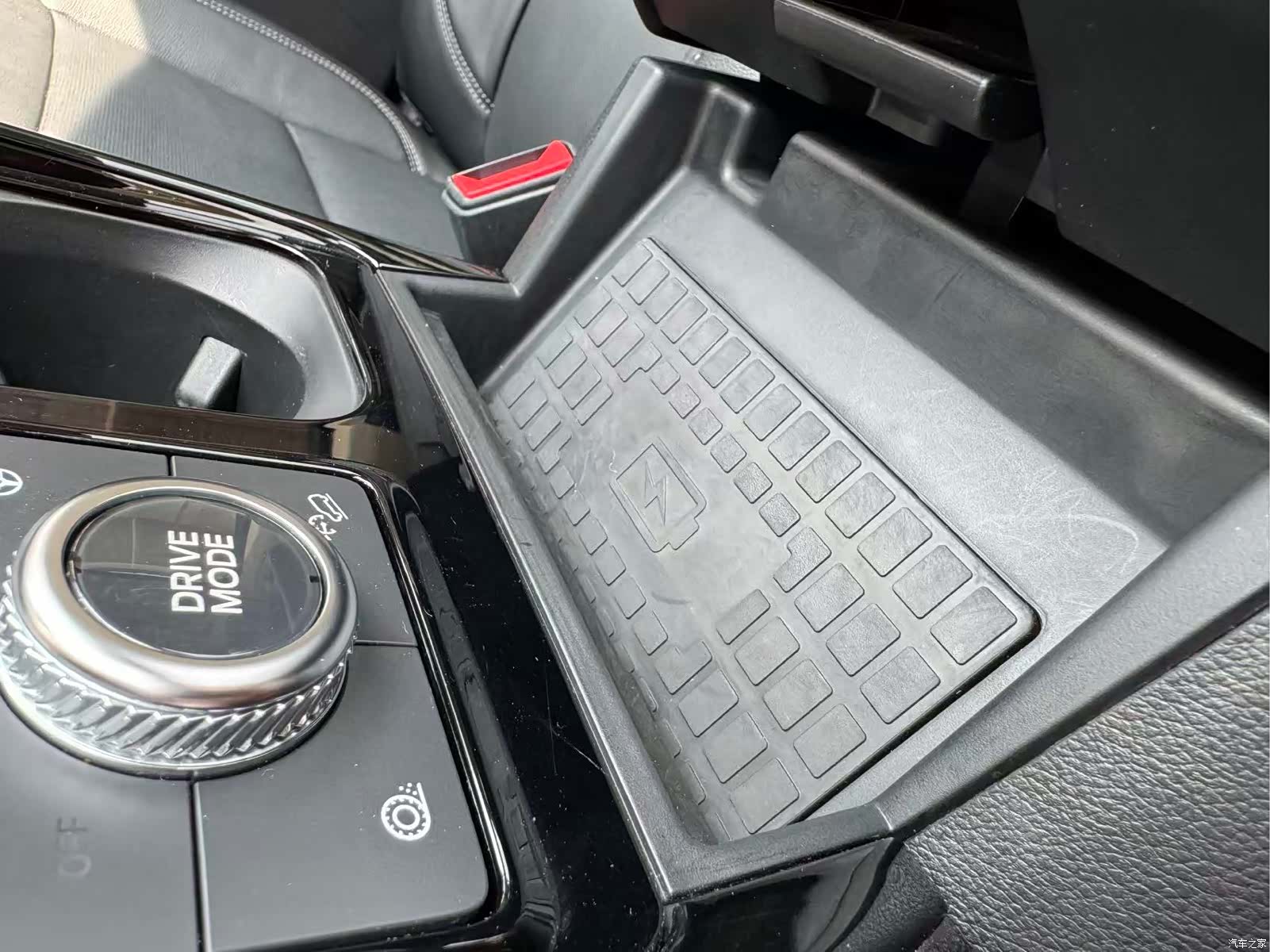 Ford Explorer, 2022 11