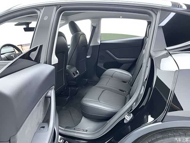 Tesla Model Y, 2024 13