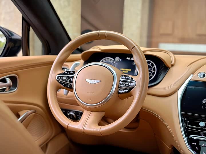 Aston Martin DBX 2020 4.0T V8