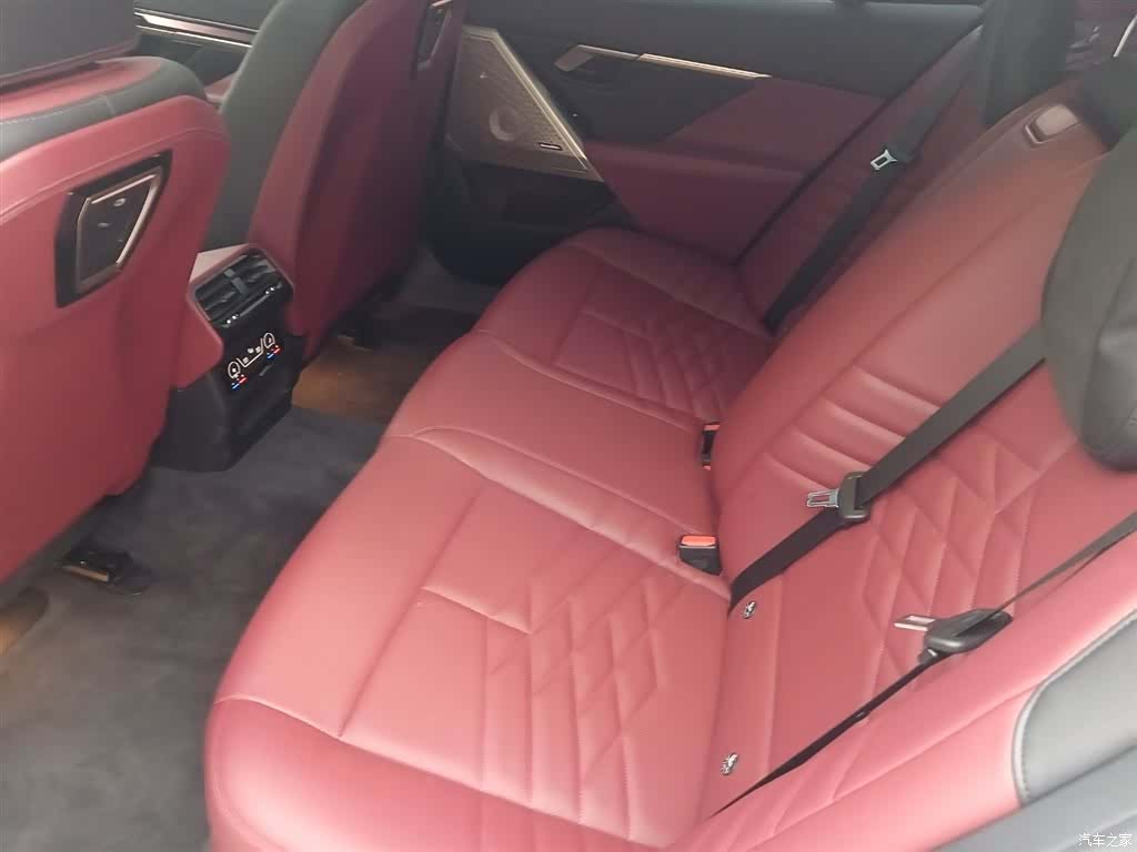 BMW i5, 2025 9