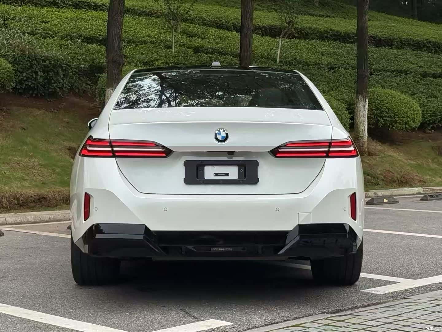 BMW 5 Series, 2025 все фото