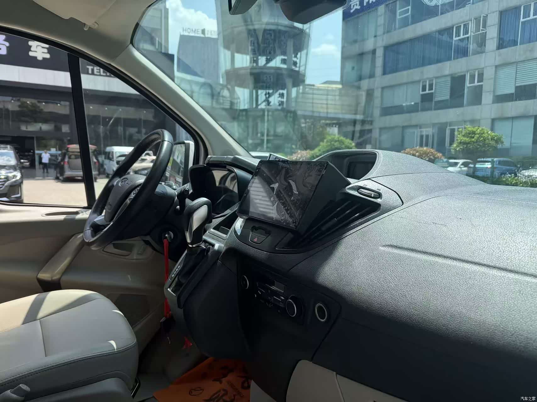 Ford Tourneo, 2017 15