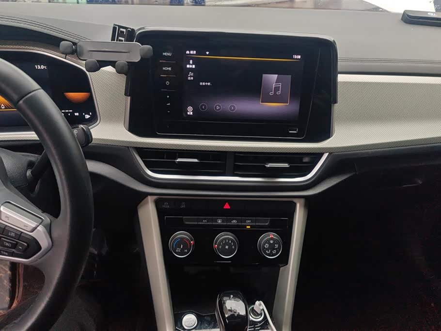 Volkswagen T-ROC exploring Songs