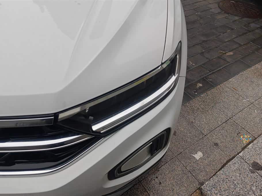 Volkswagen T-ROC exploring Songs