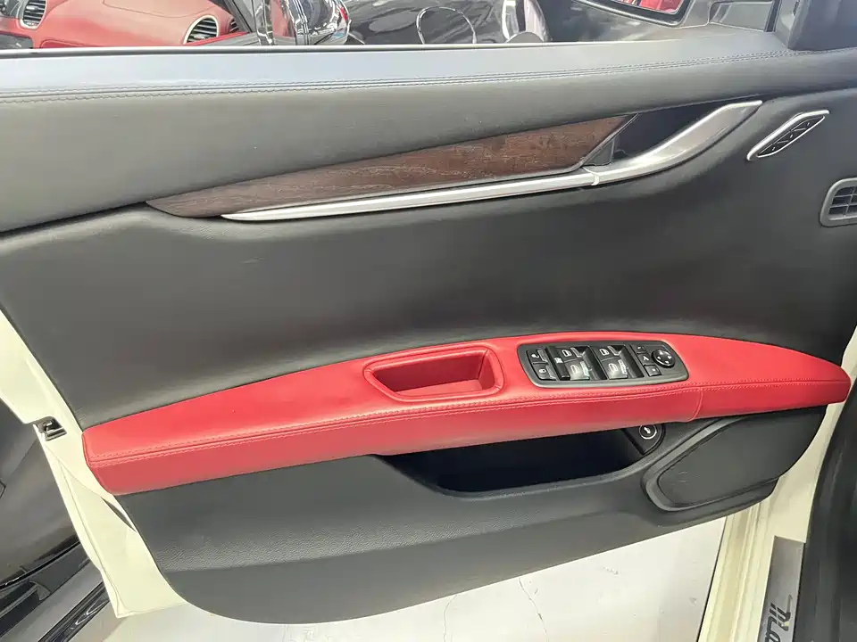 Maserati Ghibli Maserati Ghibli