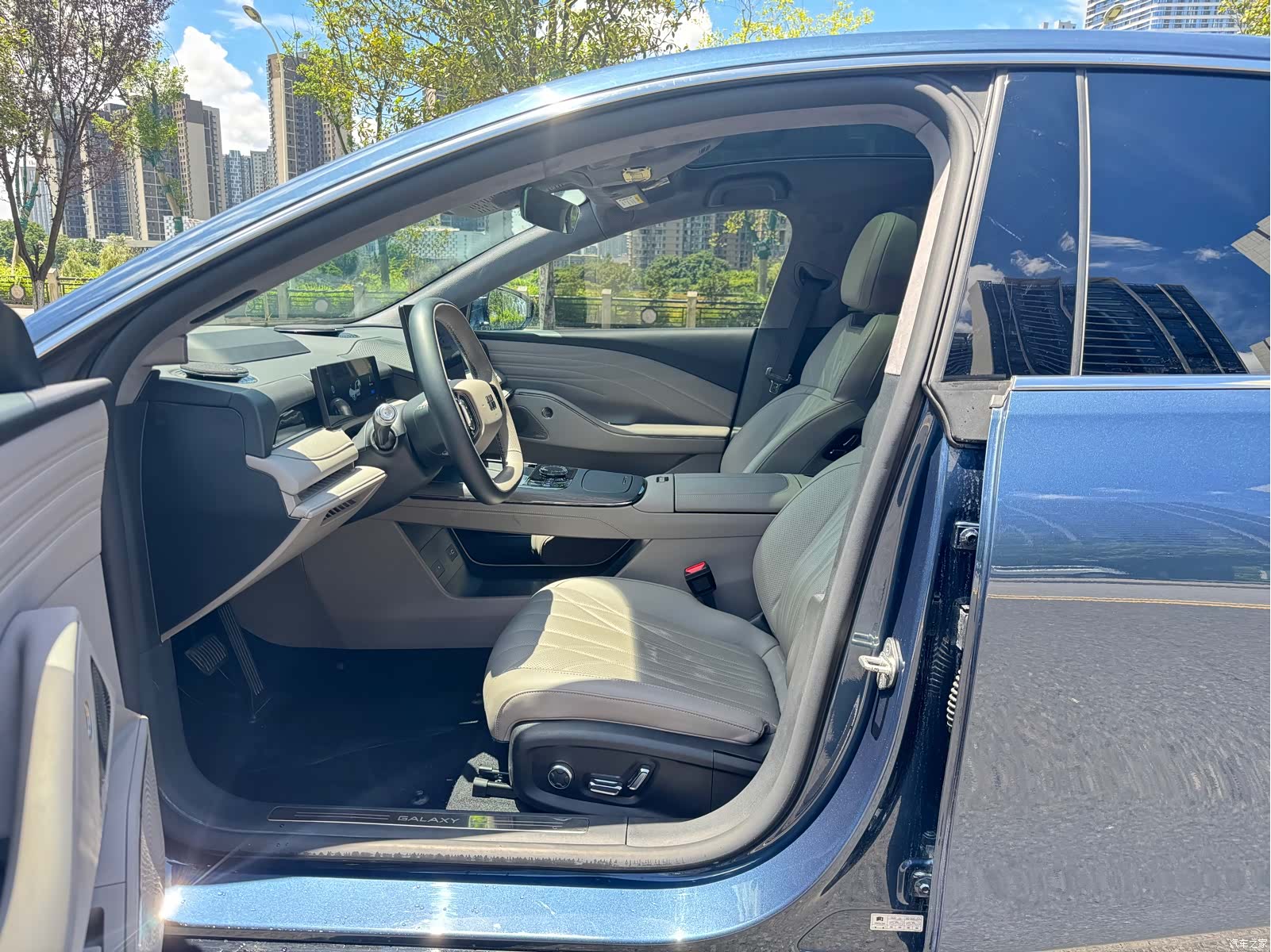 Geely 8, 2025 6