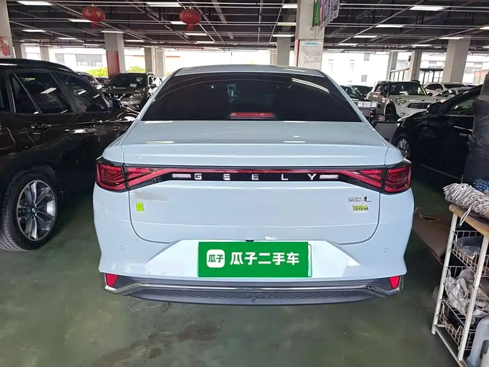 Geely Emgrand L HiP Geely Emgrand L HiP