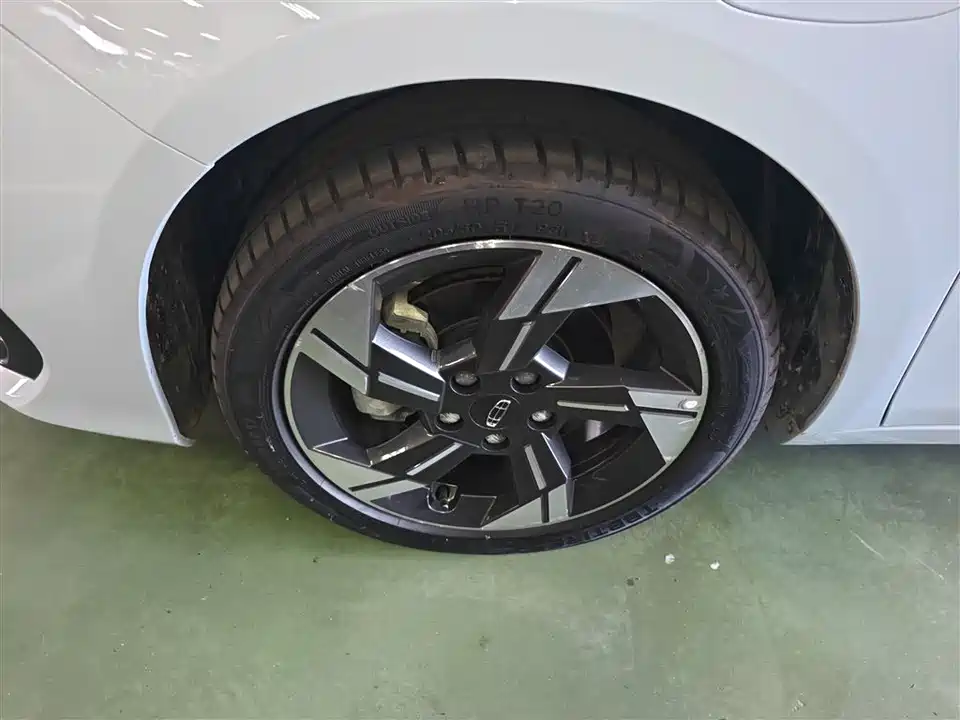 Geely Emgrand L HiP Geely Emgrand L HiP