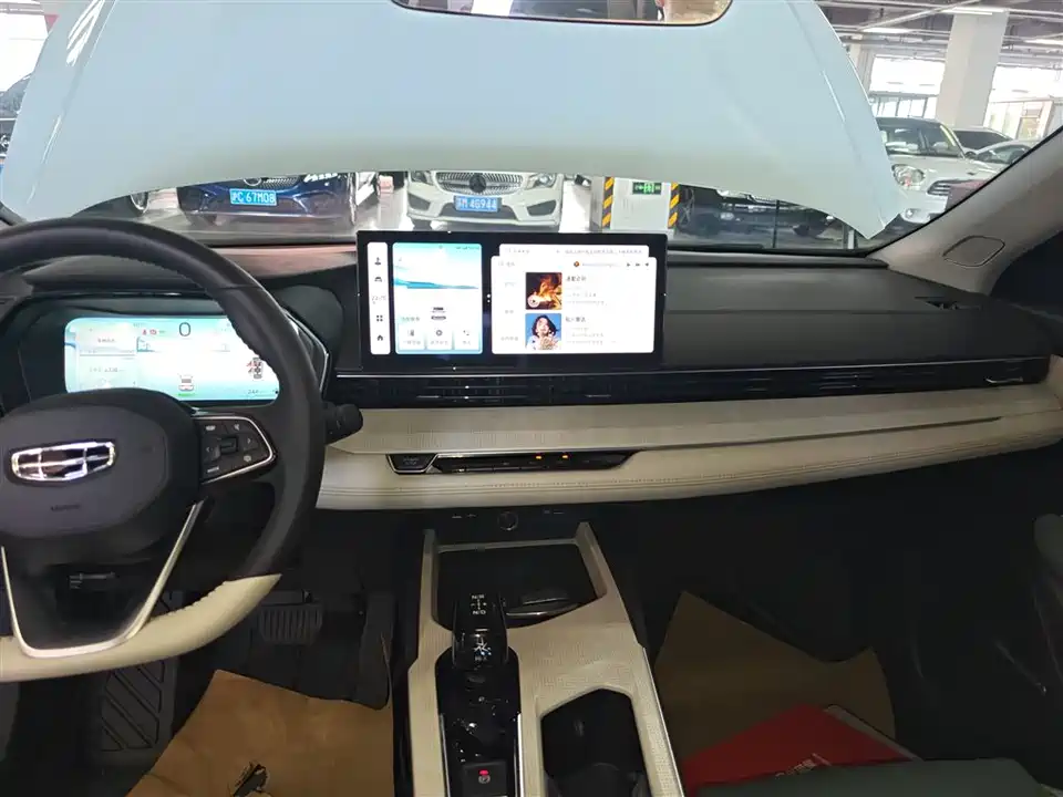 Geely Emgrand L HiP Geely Emgrand L HiP