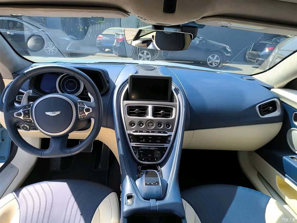 Aston Martin DB11, 2020 9