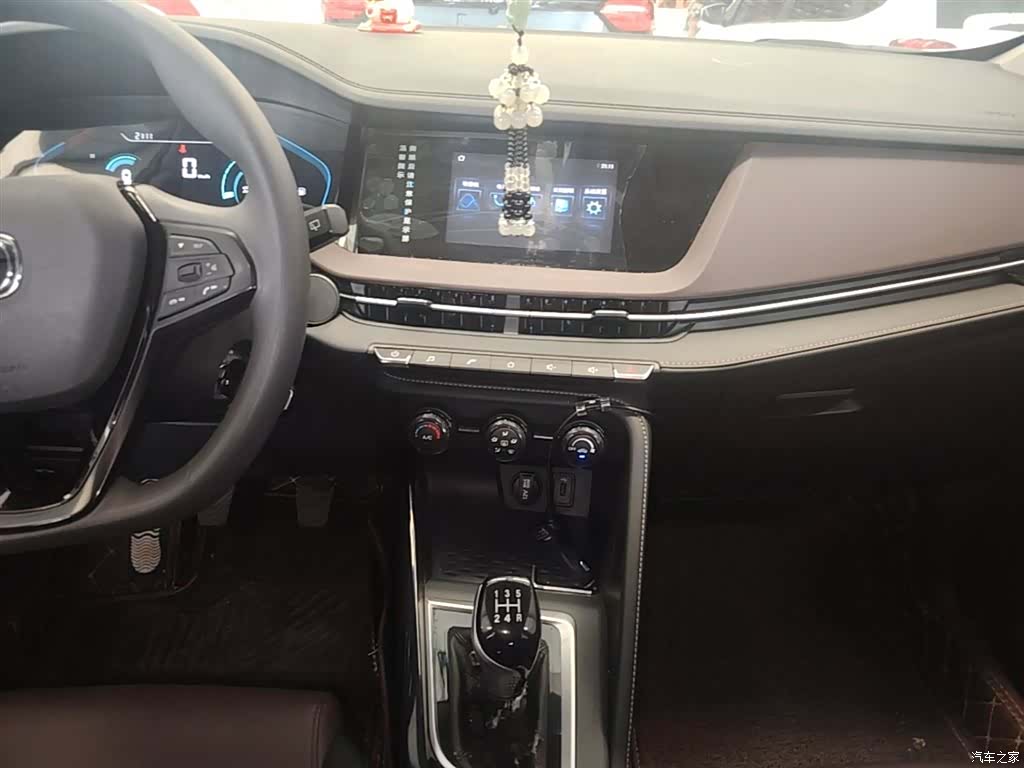 Changan CS15, 2020 13