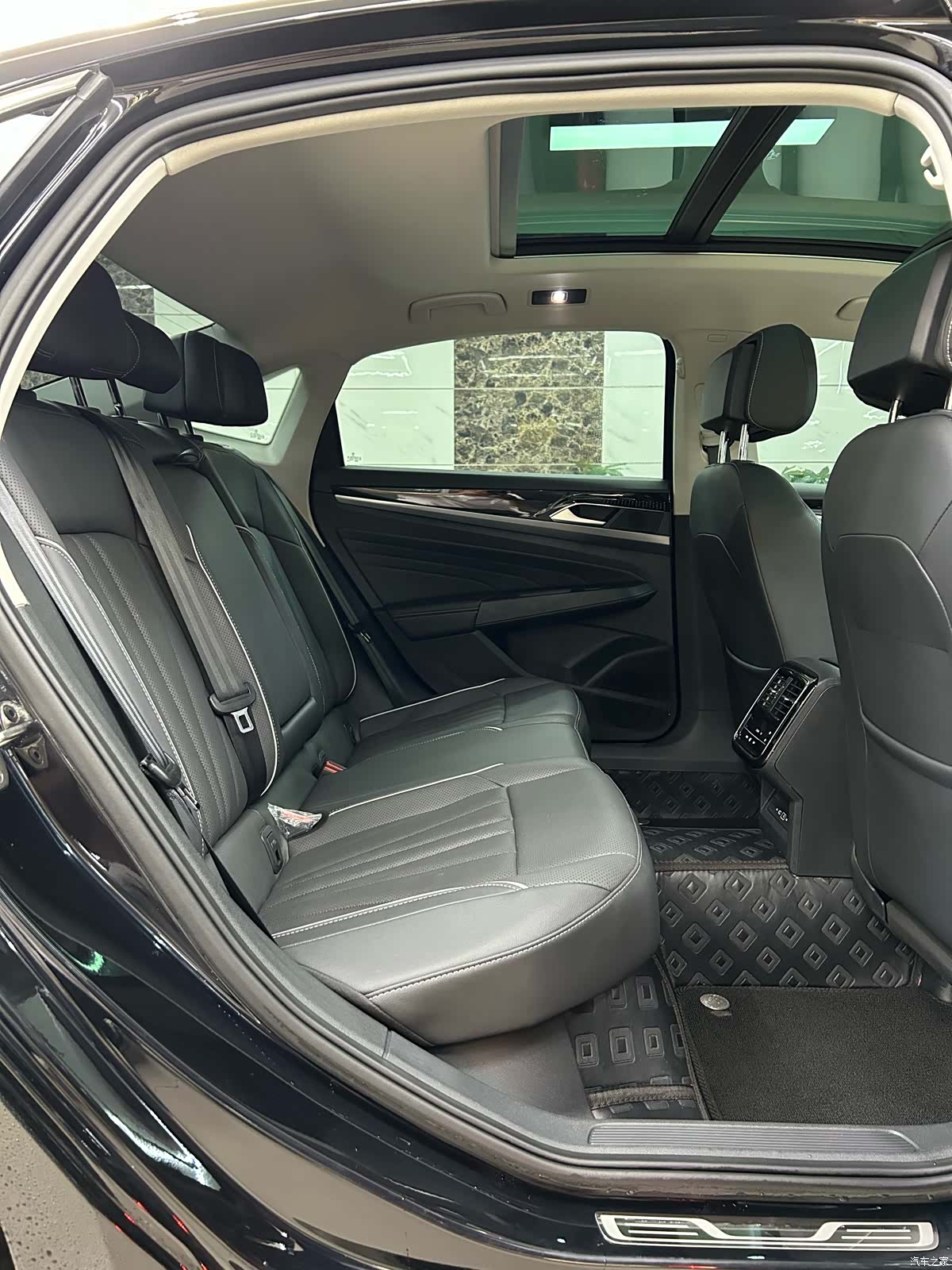 Volkswagen Passat, 2024 11