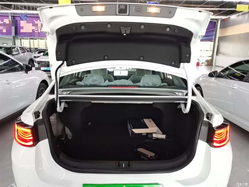 Geely Emgrand, 2024 19
