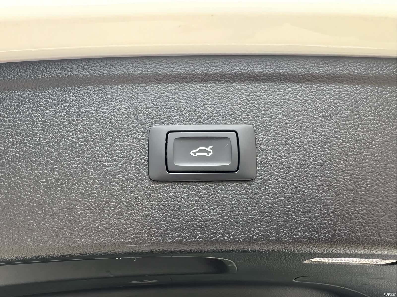 Audi Q5L, 2020 10