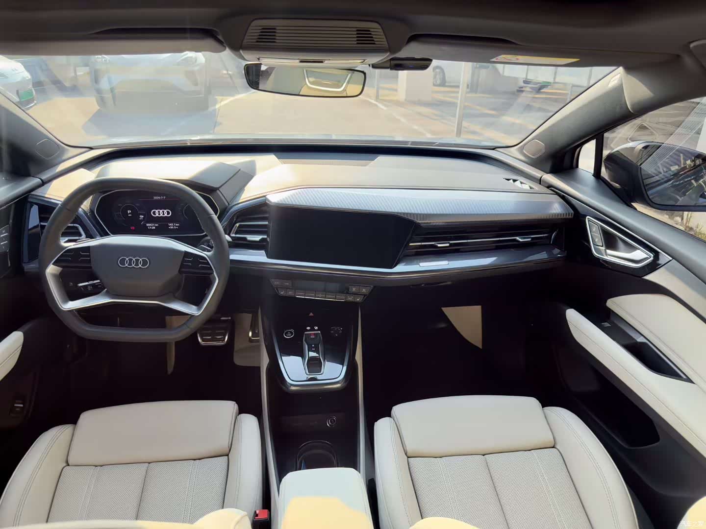 Audi Q4 e-tron, 2022 8