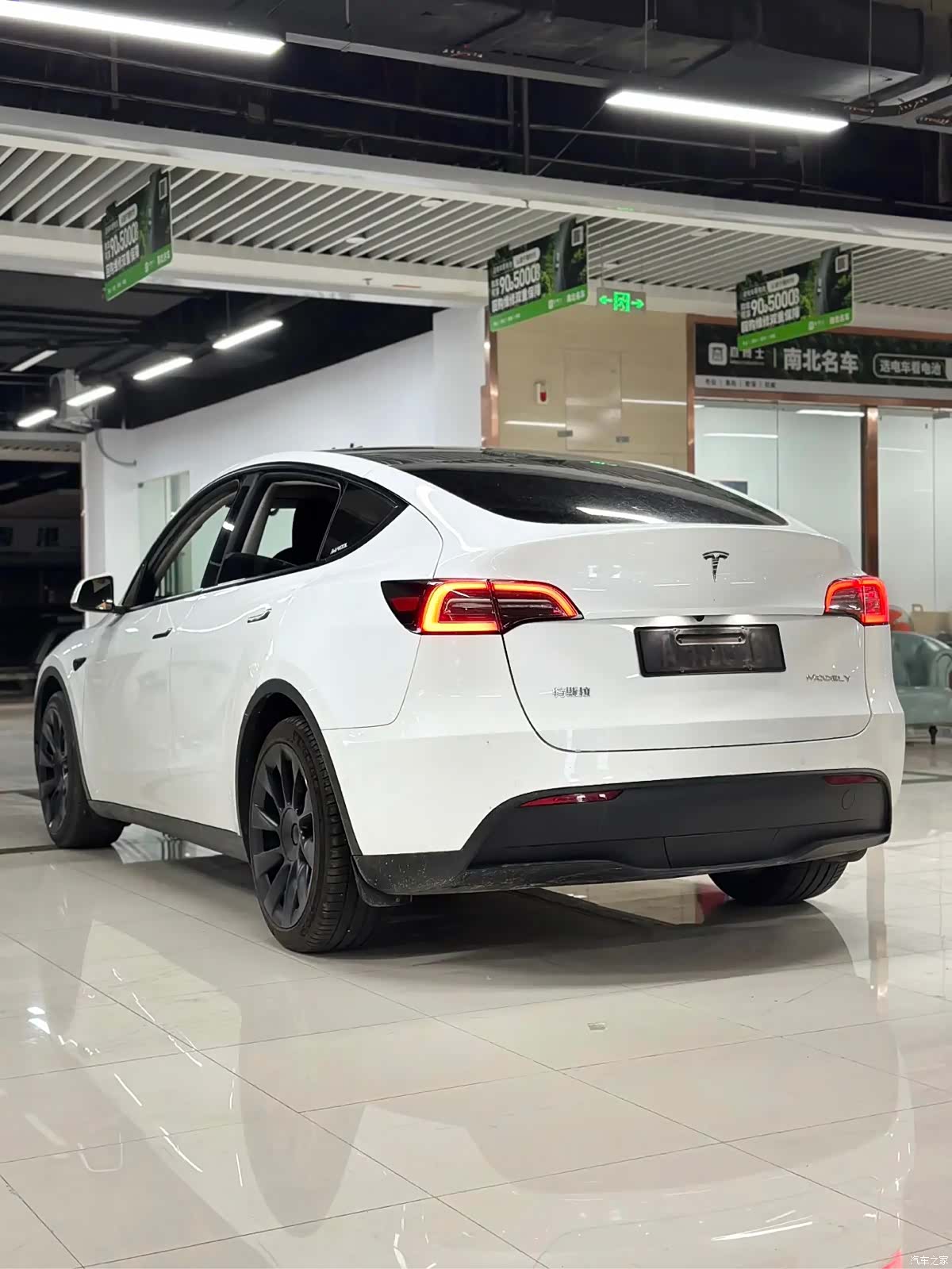Tesla Model Y, 2022 все фото
