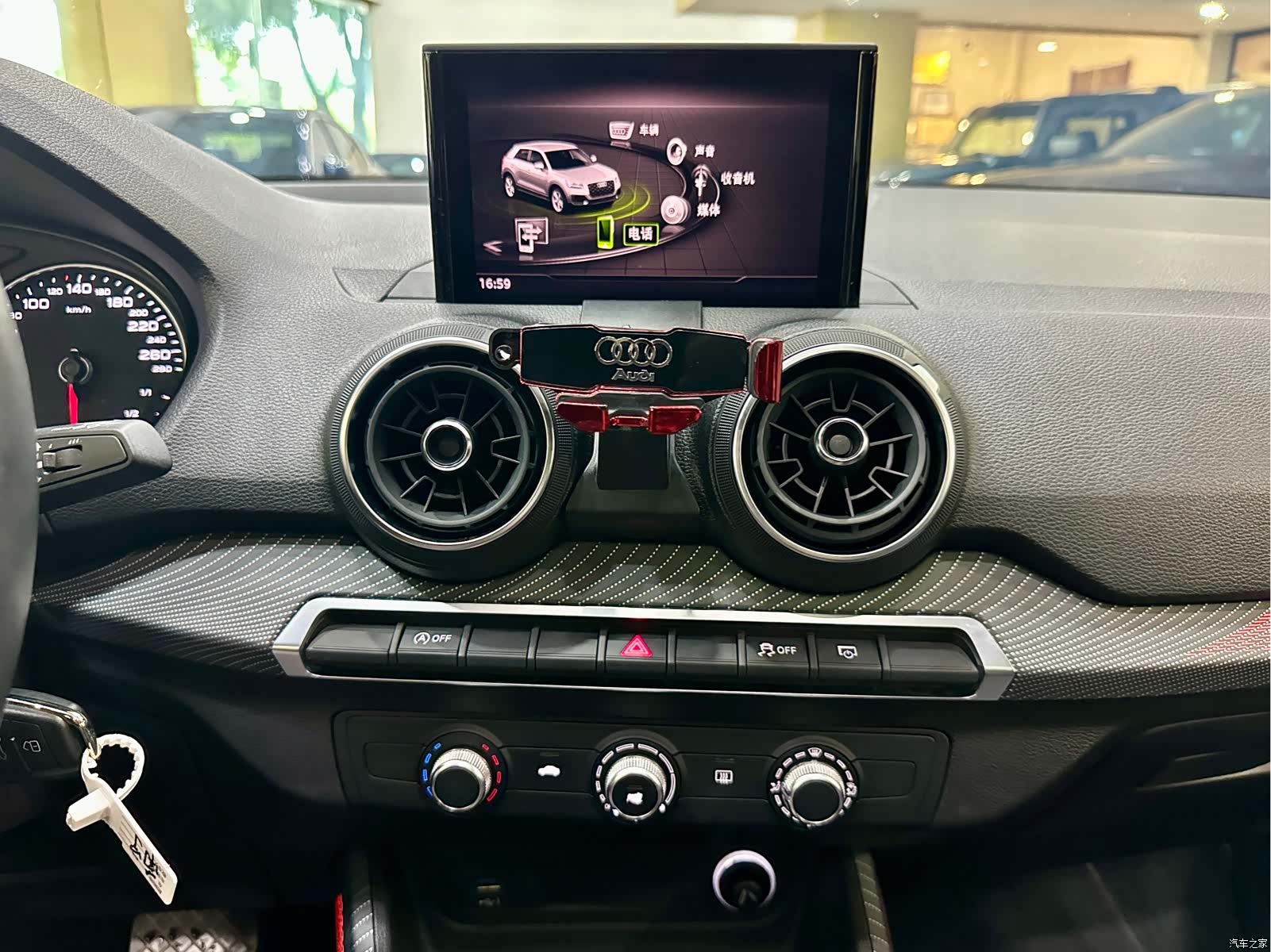 Audi Q2L, 2020 14