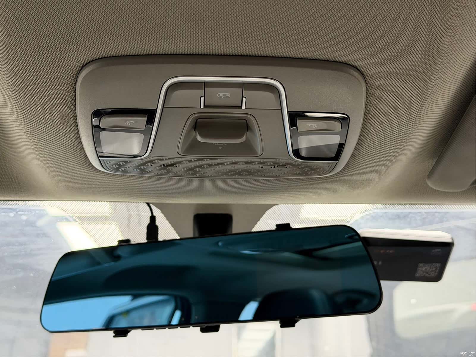 Geely Coolray, 2022 21