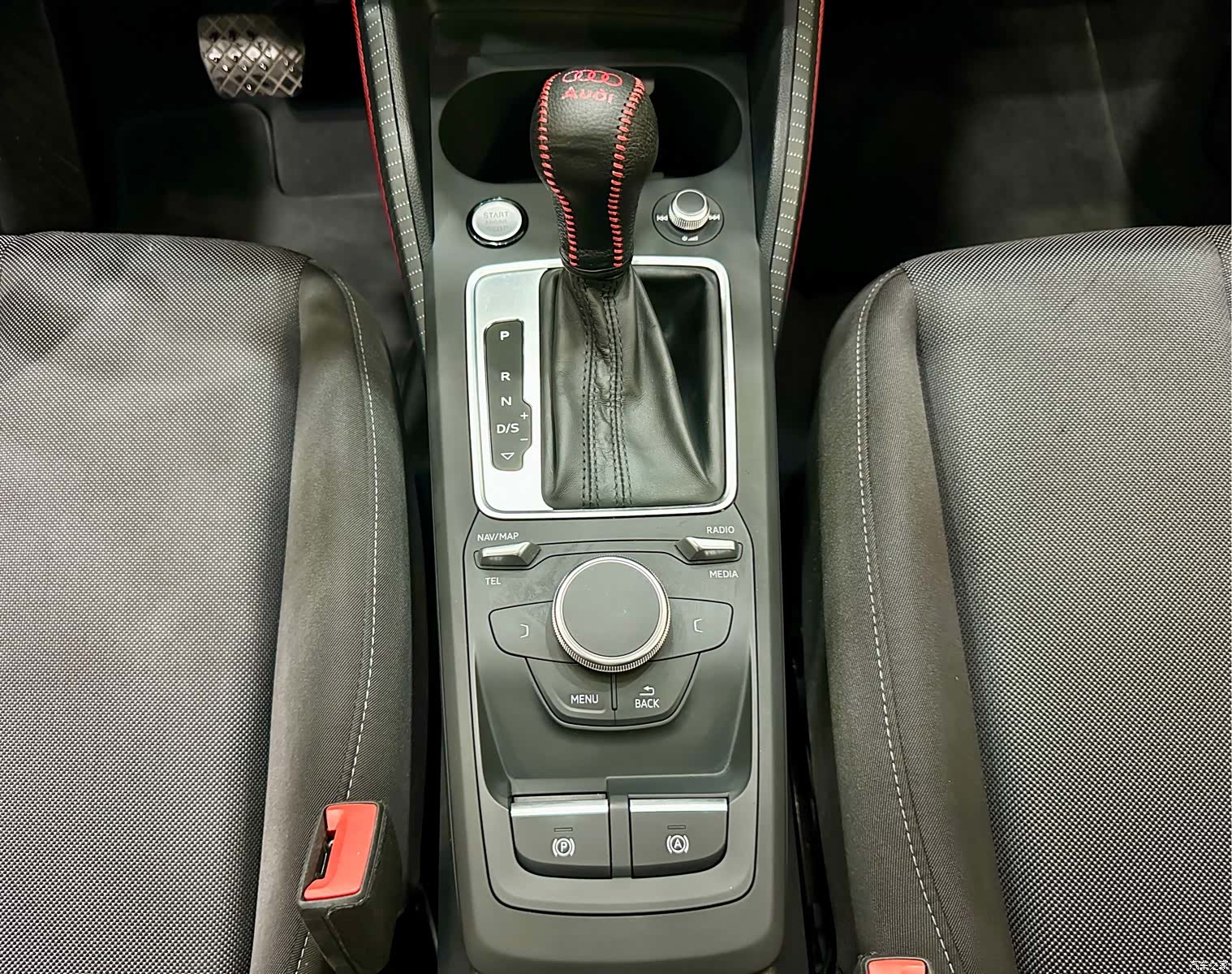 Audi Q2L, 2020 15