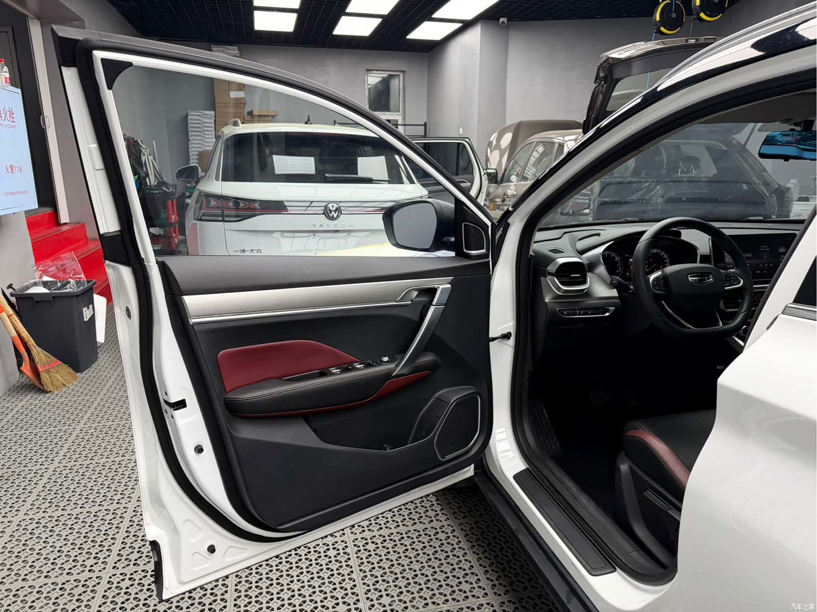 Geely Coolray, 2022 16