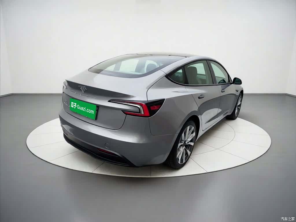 Tesla Model 3, 2025 4