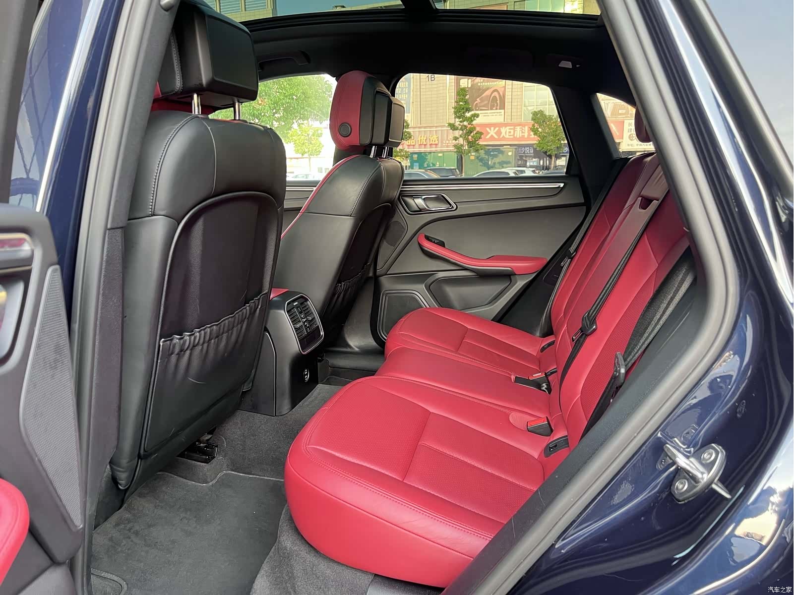 Porsche Macan, 2022 все фото