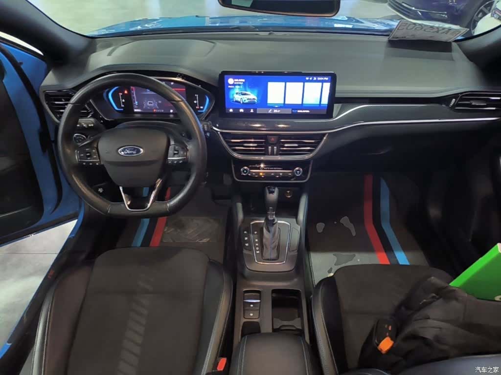 Ford Focus, 2023 10