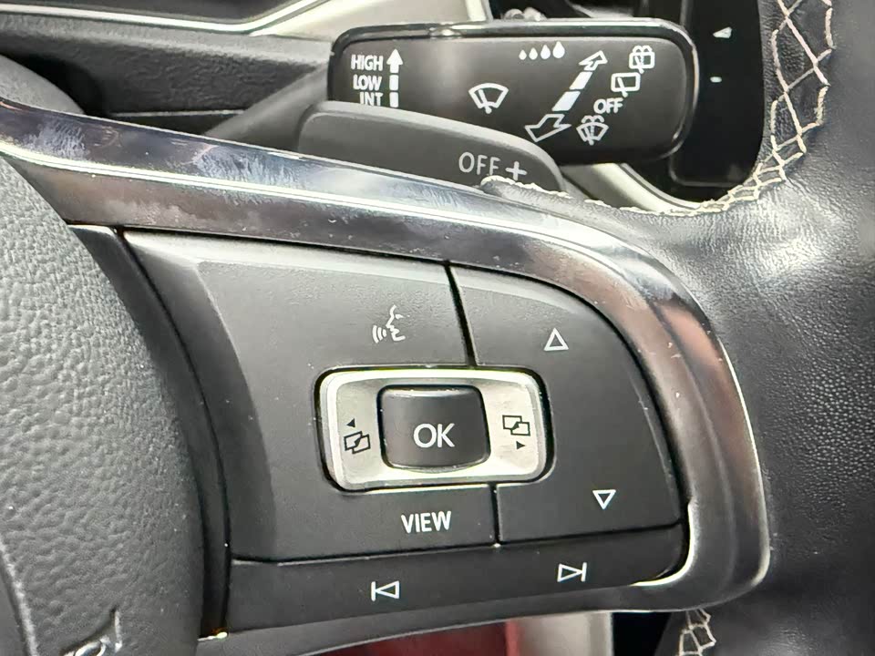 Volkswagen T-ROC exploring Songs