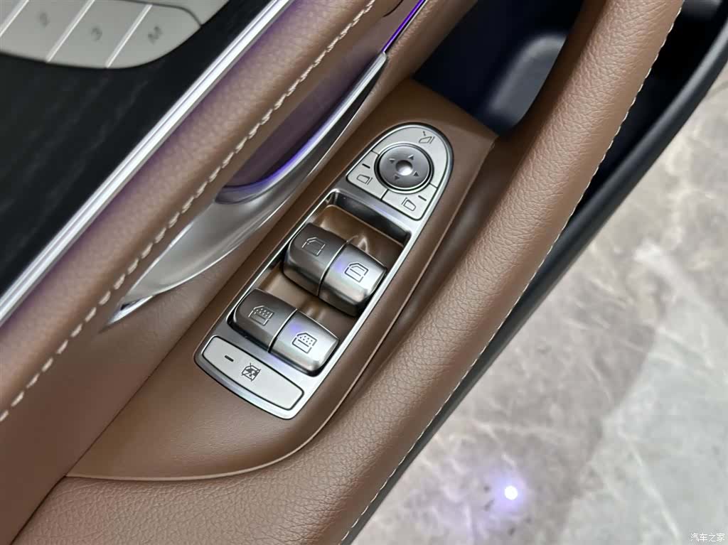 Mercedes-Benz E-Class, 2023 16