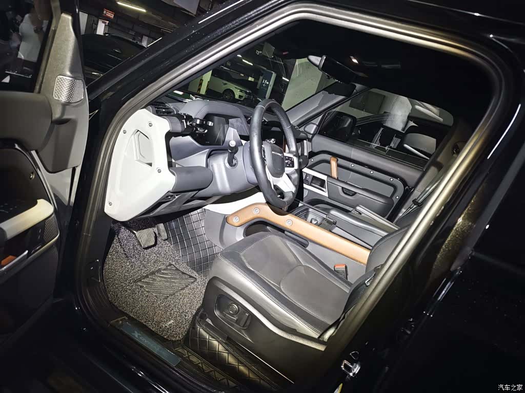 Land Rover Defender, 2024 2