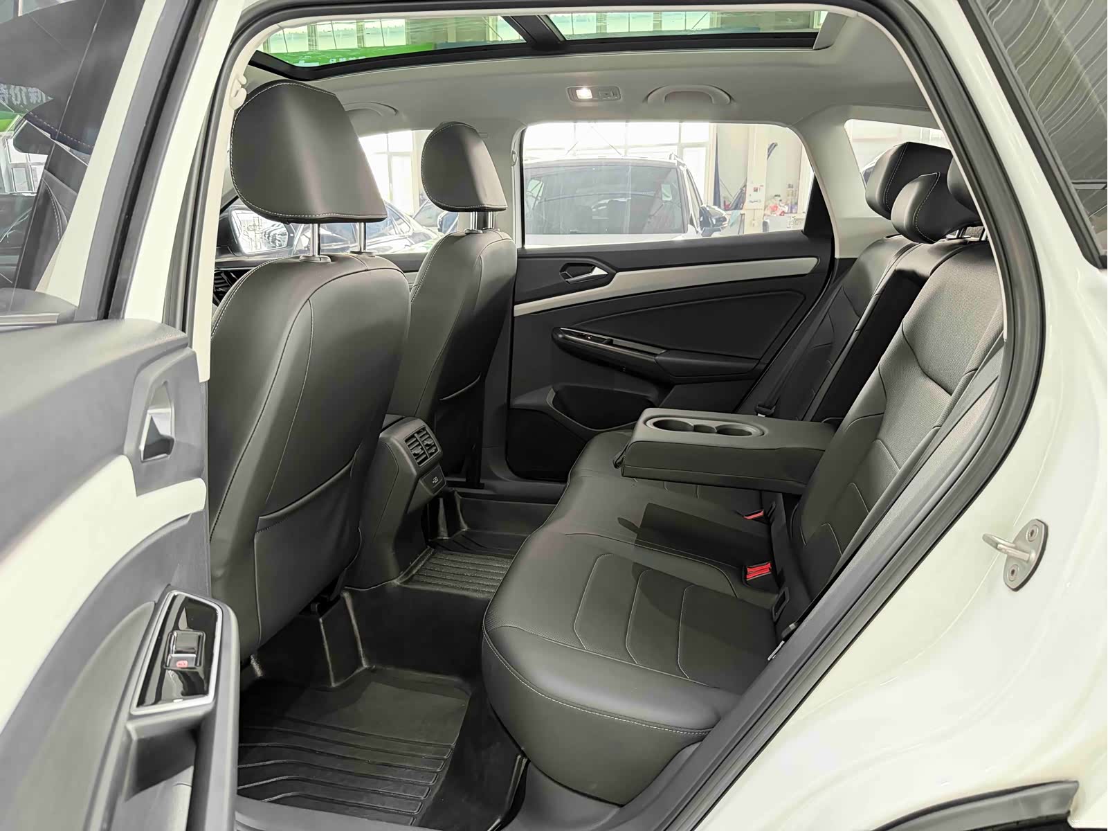 Volkswagen VS7, 2023 15