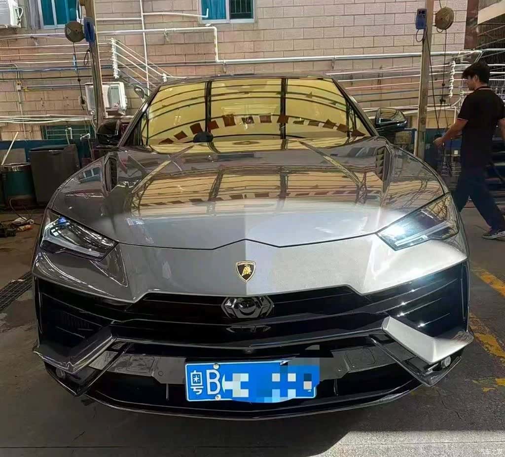 Lamborghini Urus, 2024 2