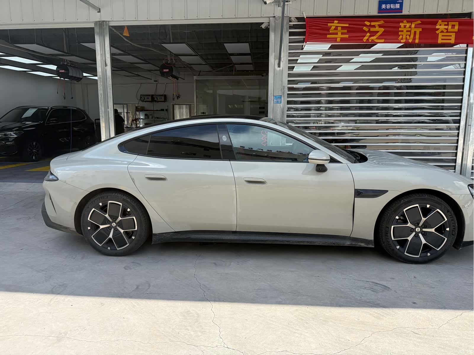 Xiaomi SU7, 2025 12