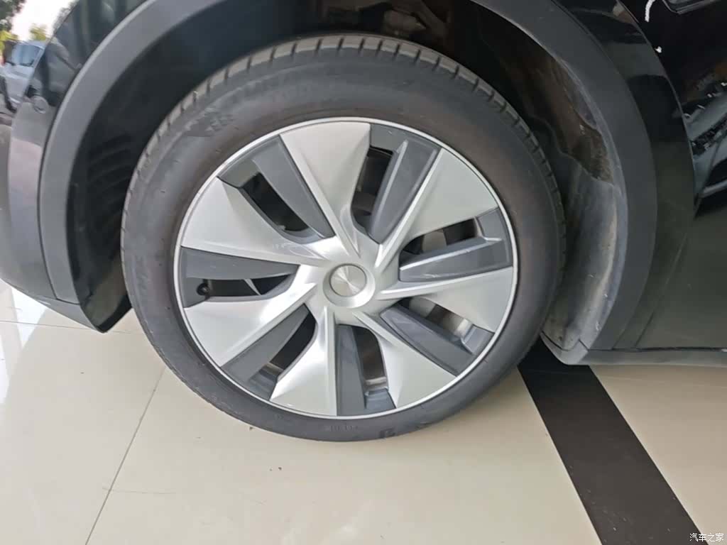 Tesla Model Y, 2023 23