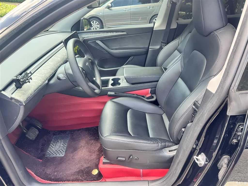 Tesla Model Y, 2022 4