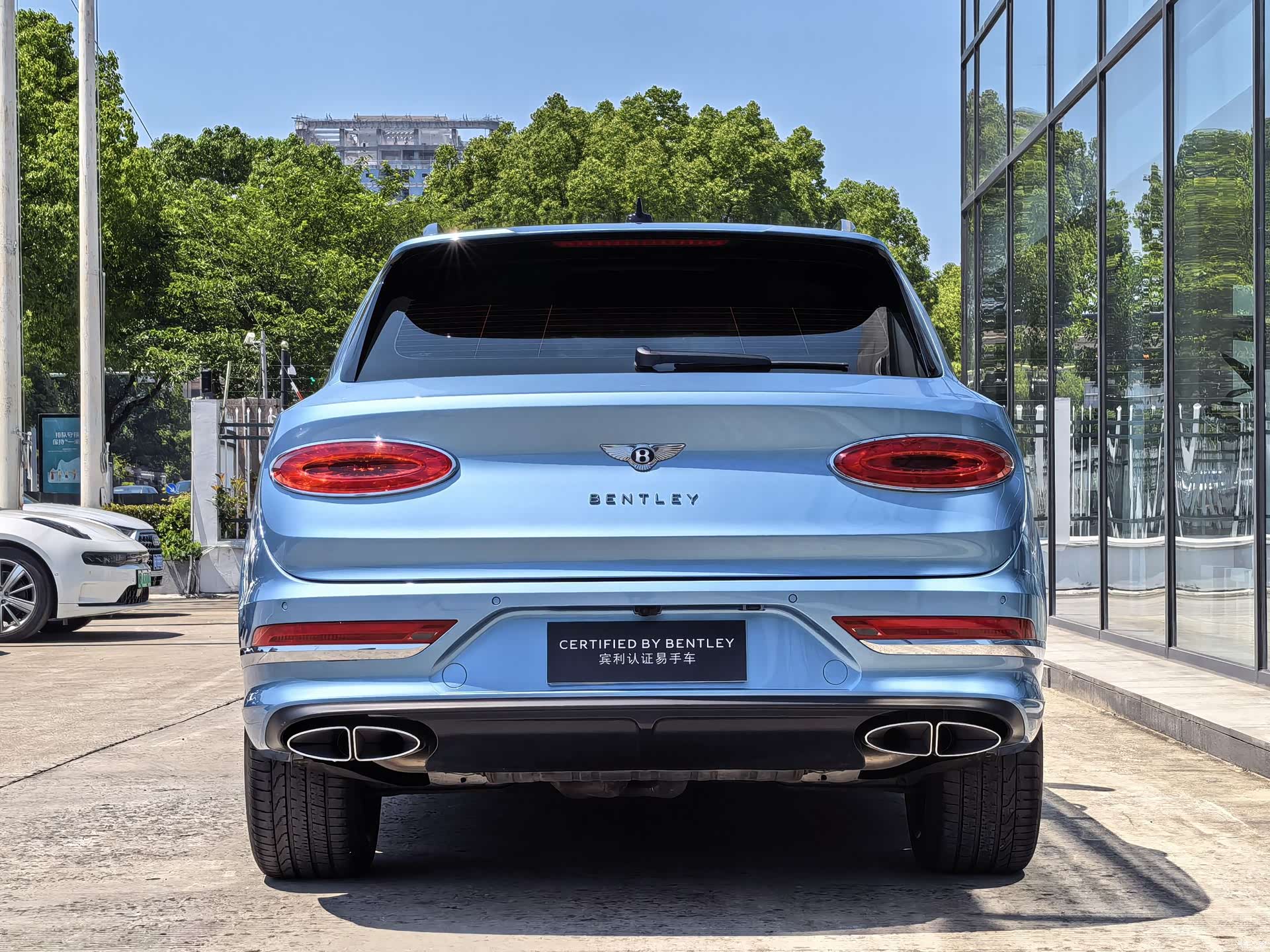 Bentley Bentayga, 2022 все фото