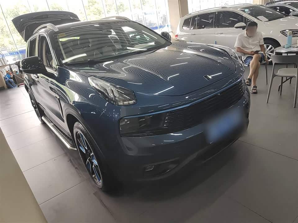 Lynk & Co 01